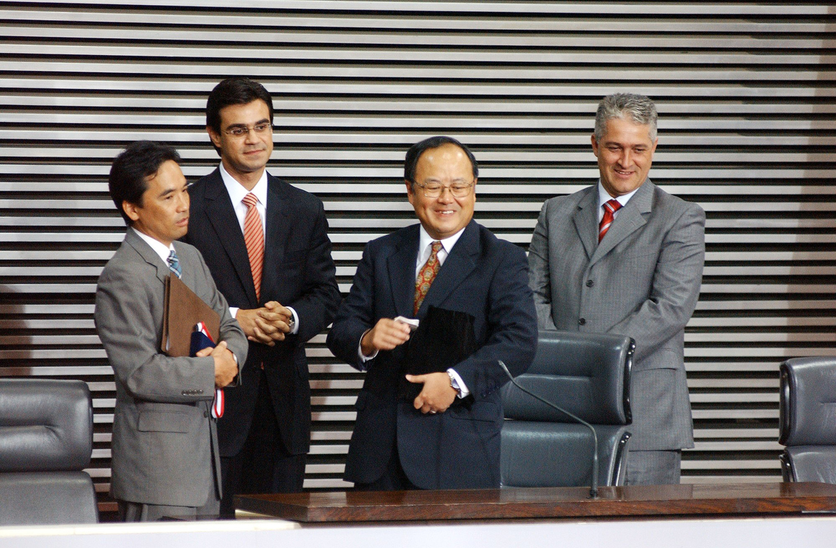 Milton Vieira ( direita) acompanhou o presidente Rodrigo Garcia (2 a partir da esquerda) na recepo ao cnsul geral do Japo, Masuo Nishibayshi<a style='float:right;color:#ccc' href='https://www3.al.sp.gov.br/repositorio/noticia/03-2008/Vieira japao a.jpg' target=_blank><i class='bi bi-zoom-in'></i> Clique para ver a imagem </a>